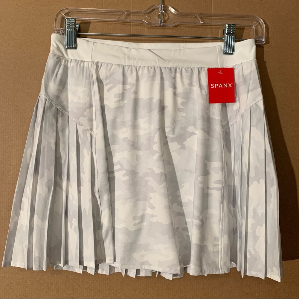 SPANX The Get Moving Pleated Skort | White Camo NEW Size M